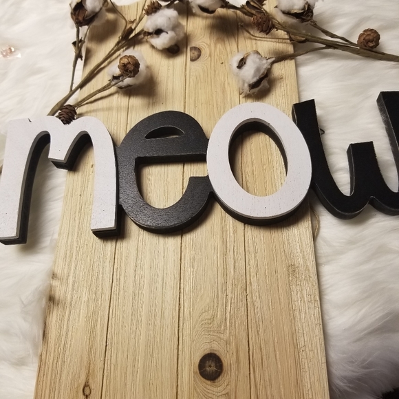 Other - 🐈🐱🐈🐱Super Cute wood MEOW hanging
